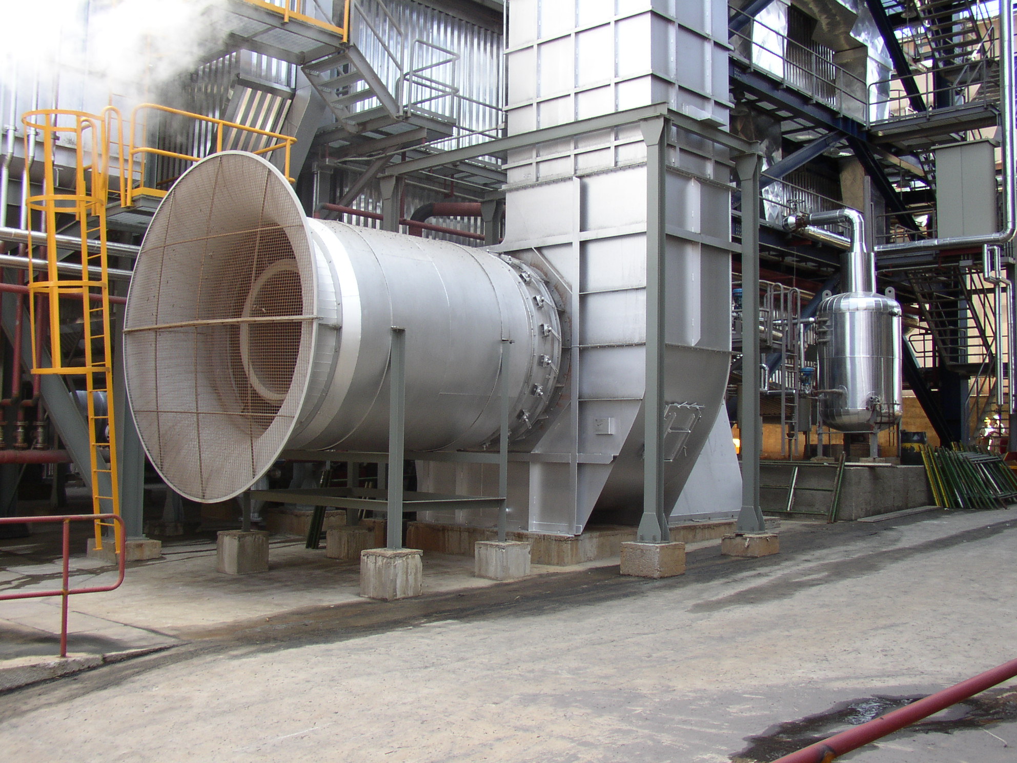 Ventilador primário com supressor de ruido - Usina Santa Adélia Ano 2002.JPG